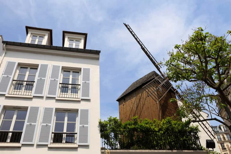 Paris: Montmartre Hidden Gems and Highlights Walking Tour - Reaching Sacré-Cœur without rushing