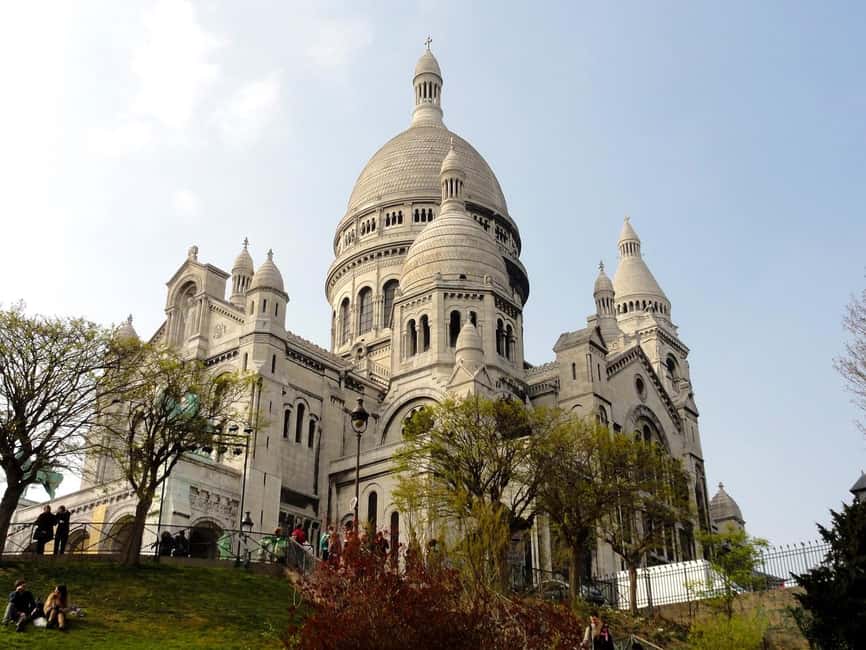 Paris : Montmartre highlights walking tour - The Wall of Love and Montmartre’s softer side