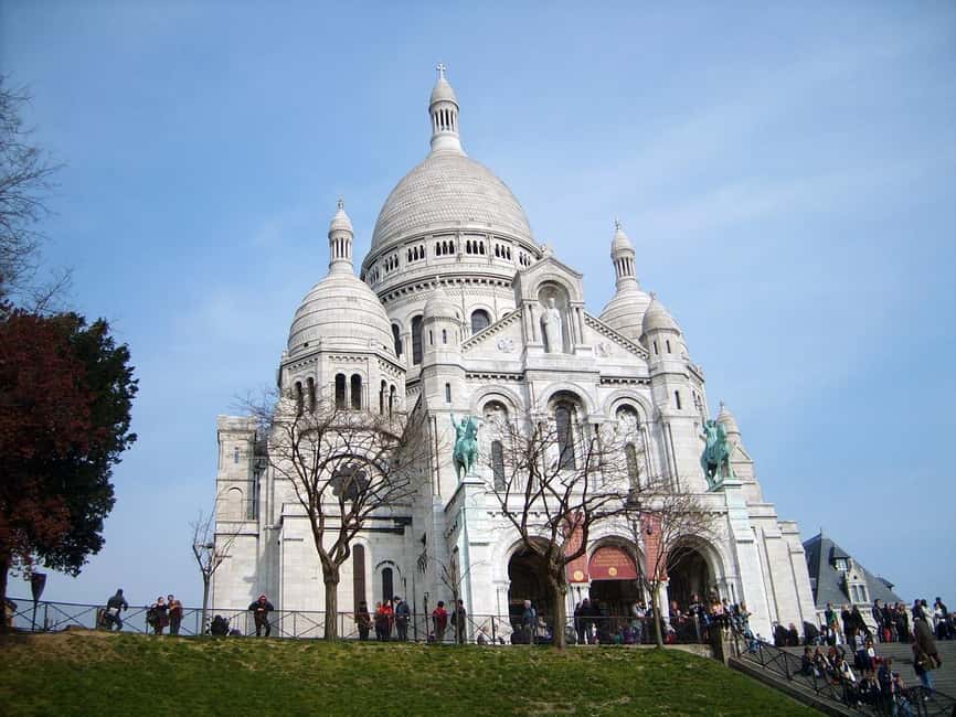 Paris : Montmartre highlights walking tour - Moulin de la Galette and the old artists’ quarter