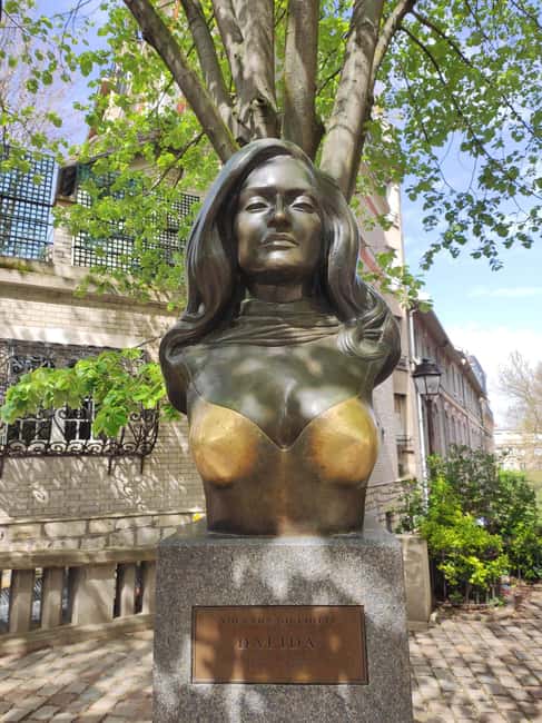 Paris : Montmartre highlights walking tour - Place du Tertre and the working art scene