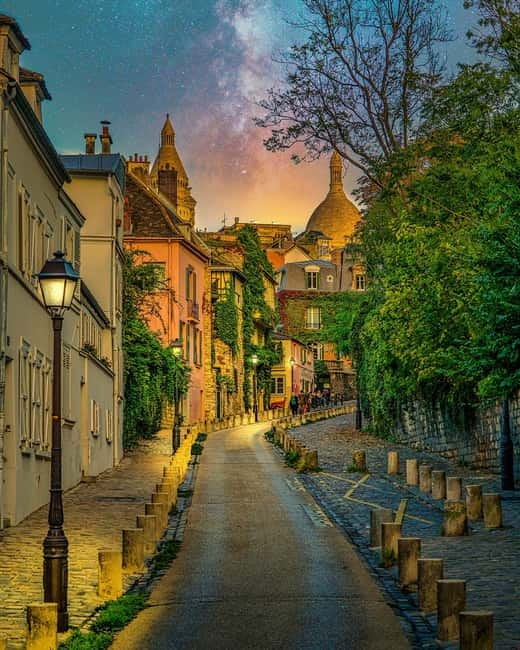 Paris: Montmartre Highlights Walking Tour with a Local Guide - Ending at Place du Tertre