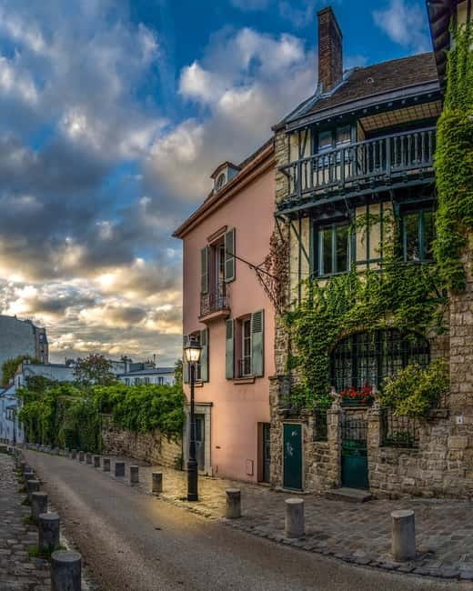 Paris: Montmartre Highlights Walking Tour with a Local Guide - The Wall of Love and Montmartre’s romantic side