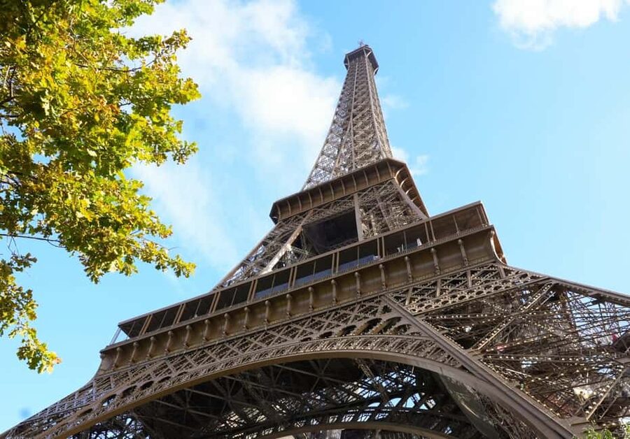 Paris: Montmartre, Notre-Dame, & Louvre Tour with Cruise - A one-hour Seine cruise with a flexible finish
