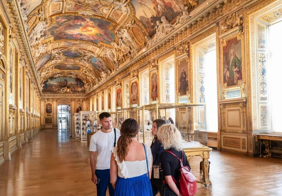 Paris: Montmartre, Notre-Dame, & Louvre Tour with Cruise - What the $136 price buys you