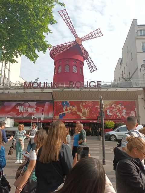 Paris: Montmartre Small Group Guided Walking Tour - Finishing near the Moulin Rouge