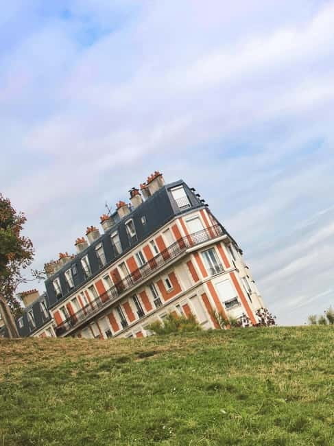 Paris: Montmartre. The old artist village+its unique charm. - Should you book it?
