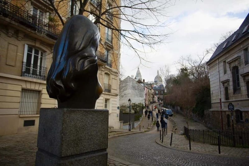 Paris: Montmartre. The old artist village+its unique charm. - Starting beneath the Moulin Rouge