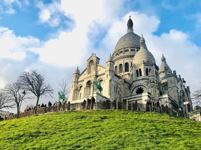 Paris: Montmartre. The old artist village+its unique charm. - What the small group changes