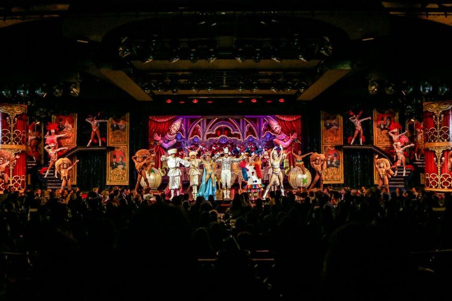 Paris: Moulin Rouge Cabaret Show Ticket with Champagne - Adult content and the right age range