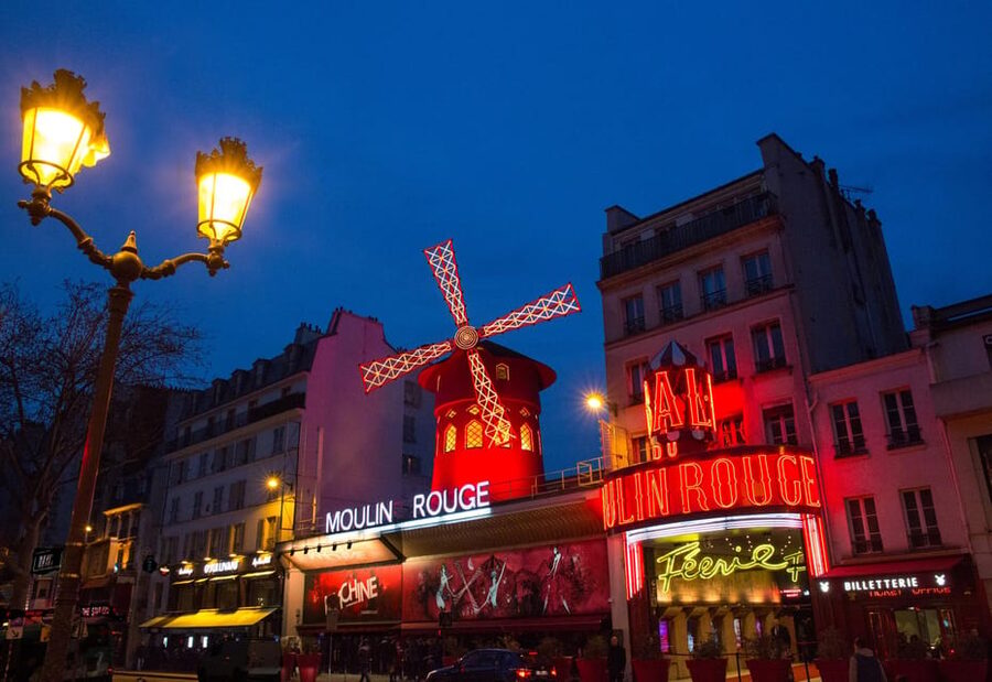 Paris: Moulin Rouge Show with Champagne and Drop-Off Service - What the Moulin Rouge evening is really like