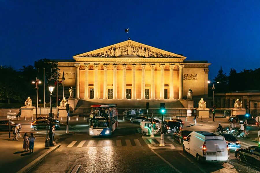 Paris: Night Bus Tour with Audioguide - Paris after dark, starting at the Louvre