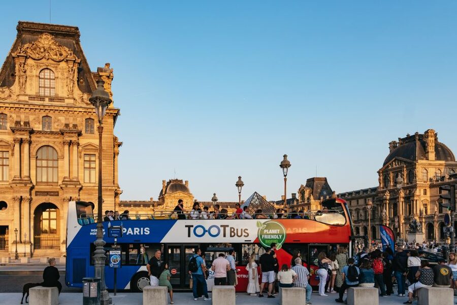 Paris: Night Bus Tour with Audioguide - Who will enjoy this night bus tour?