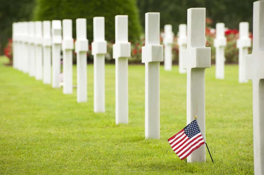 Paris: Normandy D-Day Sites Guided Day Trip with Lunch - A Norman lunch in Grandcamp-Maisy