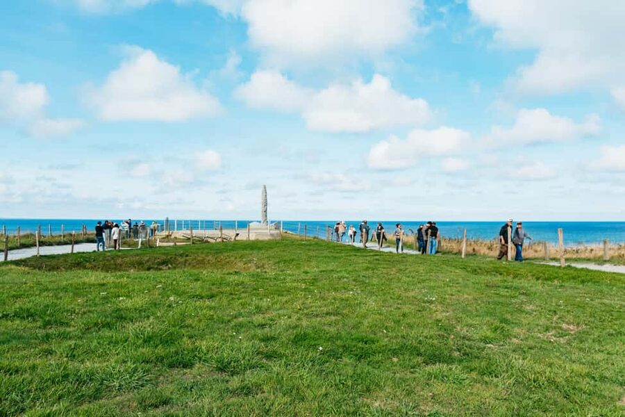 Paris: Normandy D-Day Sites Guided Day Trip with Lunch - The guide can make or break a history tour