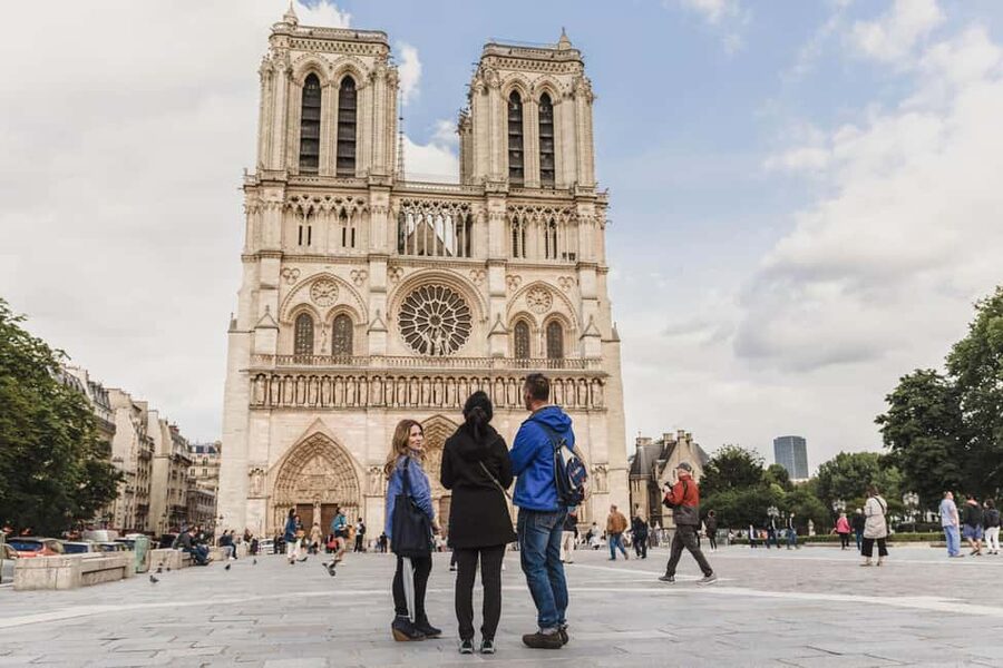 Paris: Notre Dame and Île de la Cité Walking Tour - Starting beside Charlemagne and the birth of Paris
