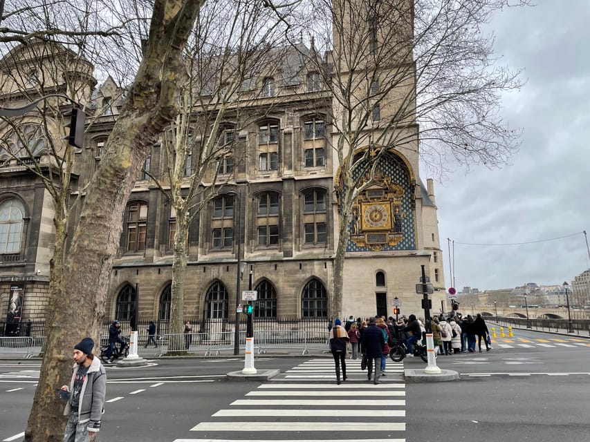 Paris: Notre-Dame Cathedral Exterior Guided Tour - Six years of restoration, explained at street level