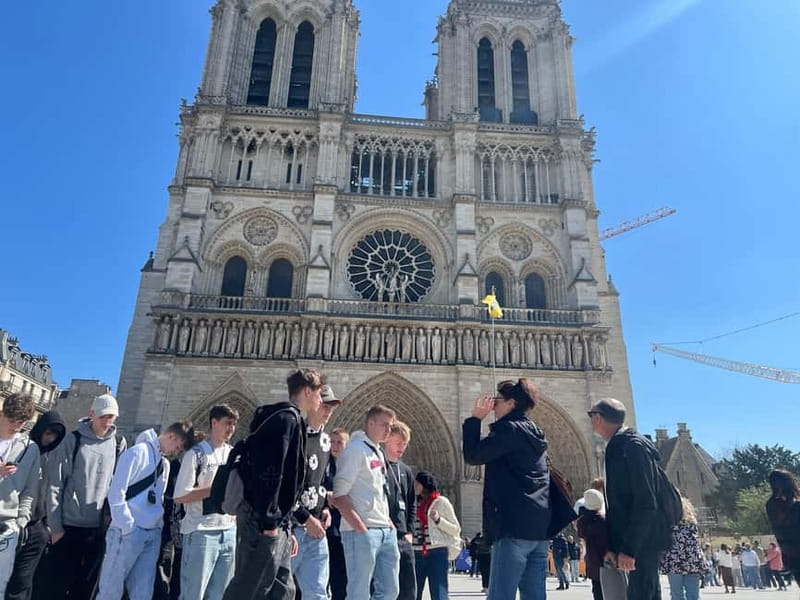 Paris: Notre-Dame Cathedral Exterior Tour & Free Entrance - What this Notre-Dame experience really includes