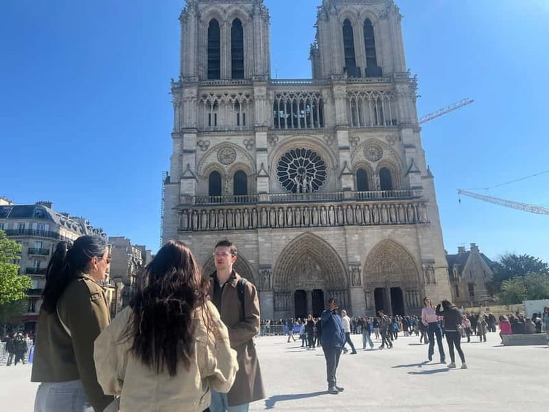 Paris: Notre-Dame Cathedral Exterior Tour & Free Entrance - Entering Notre-Dame through the free general queue