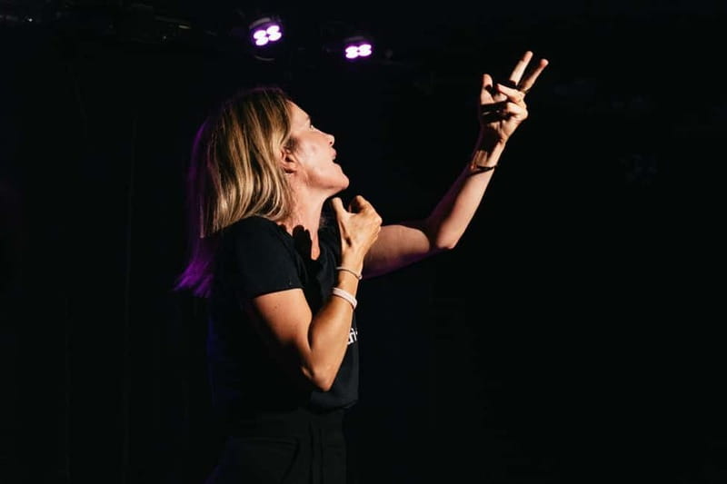 Paris: Oh My God She's Parisian! English Comedy Show - Why the English-language format matters