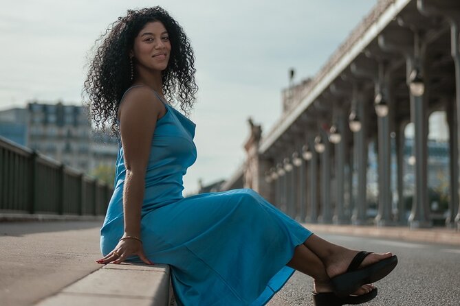 Paris One-Hour Private Photo Shoot - Louvre, Palais Royal, and elegant Paris frames