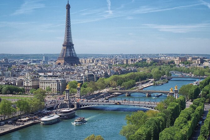 Paris - One Hour Seine River Cruise with Recorded Commentary - What the recorded commentary adds