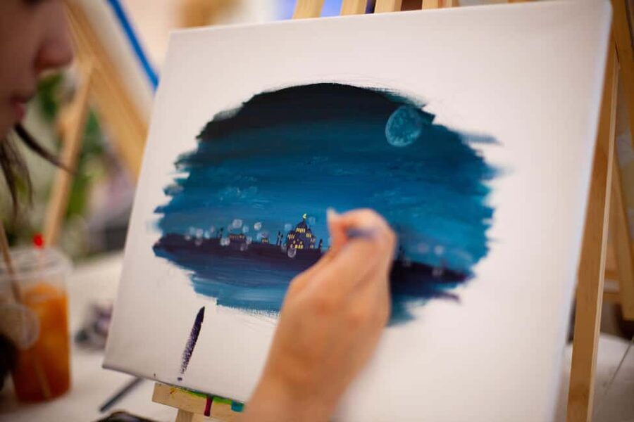 Paris : Painting experience in an art cafe - Key points