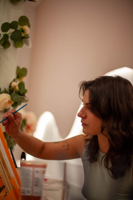 Paris : Painting experience in an art cafe - A quiet creative pause near the Eiffel Tower
