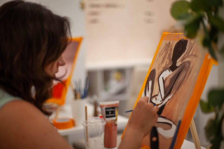 Paris : Painting experience in an art cafe - Painting without a fixed lesson
