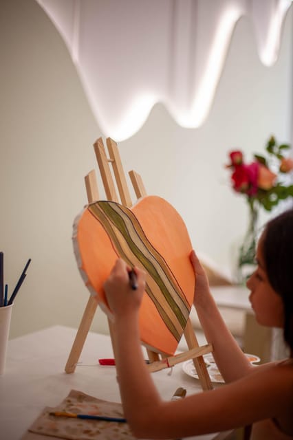 Paris : Painting experience in an art cafe - A drink, music, and the cafe mood