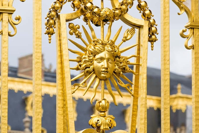 Paris: Palace of Versailles Guided Tour with Bus Transfers - The optional Giverny and Monet’s House upgrade