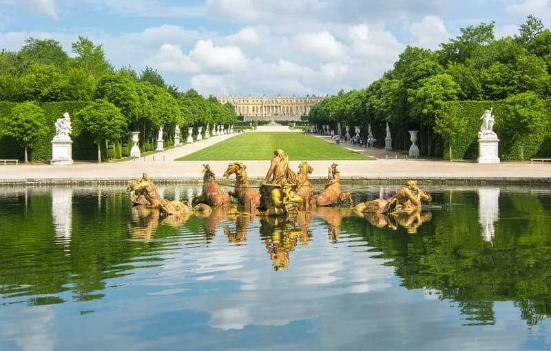 Paris: Palace of Versailles Guided Tour with Bus Transfers - What the $101 price gets you