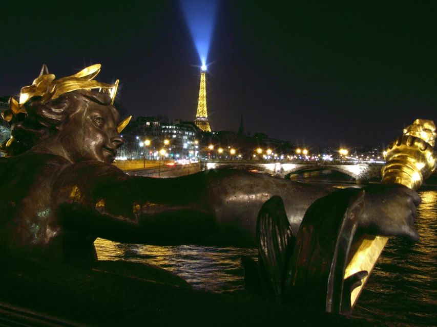 Paris: Panoramic Night Tour with Audio Guide and Host - Opéra, the Louvre, and Parisian façades