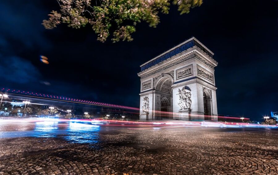 Paris: Panoramic Night Tour with Audio Guide and Host - How the audio guide works in practice