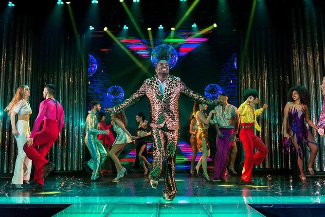 Paris Paradis Latin Cabaret Show with Champagne - A Paris cabaret in a theater built for spectacle