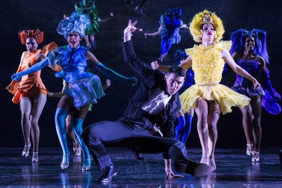 Paris: Paradis Latin Cabaret Show with Optional Champagne - Practical tips for a smoother evening