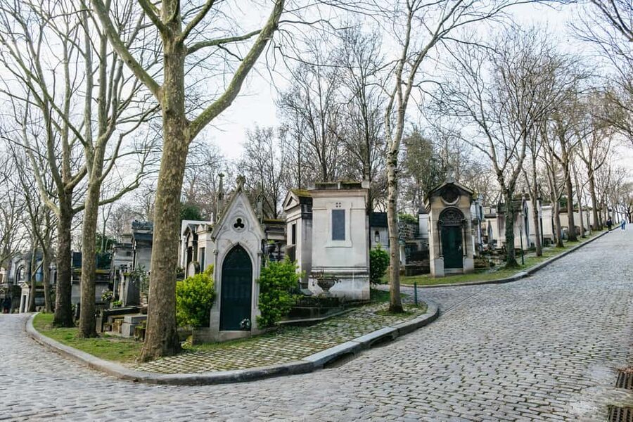 Paris: Pere Lachaise Cemetery Guided Tour - Jim Morrison and Edith Piaf