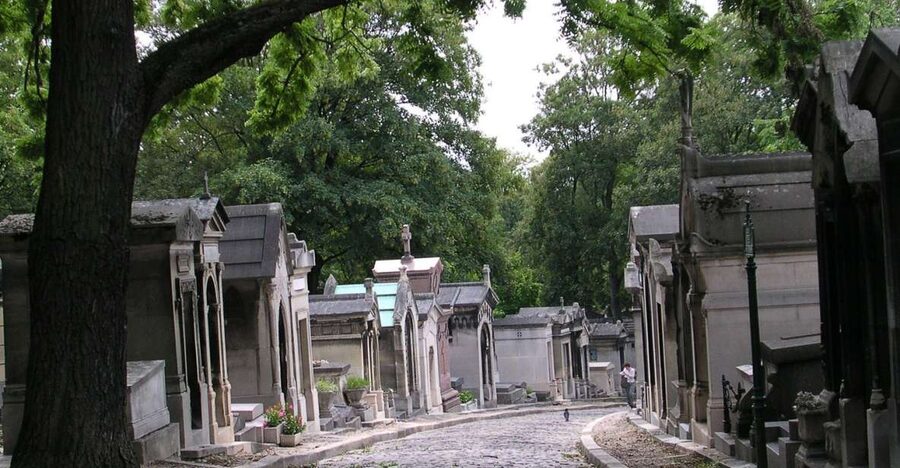 Paris: Père Lachaise Cemetery Walking Tour - Why Père Lachaise Works Best With a Guide