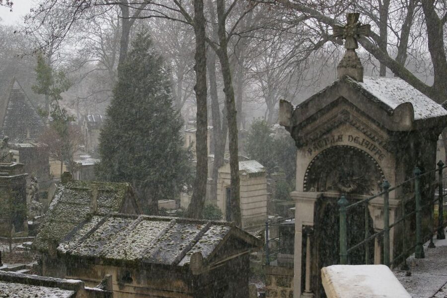 Paris: Père Lachaise Cemetery Walking Tour - Parisian Politics Among the Graves