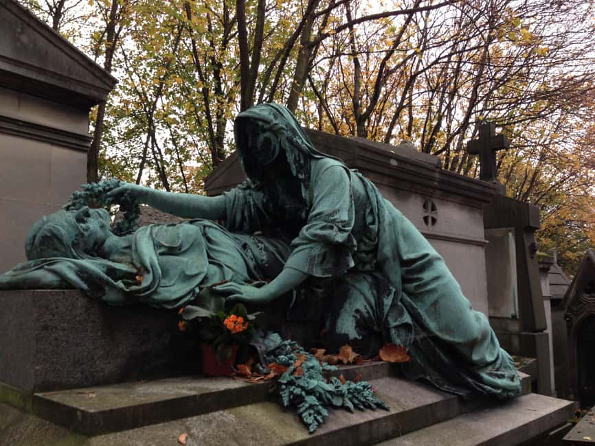 Paris: Père Lachaise Cemetery Walking Tour - What Two and a Half Hours Feels Like