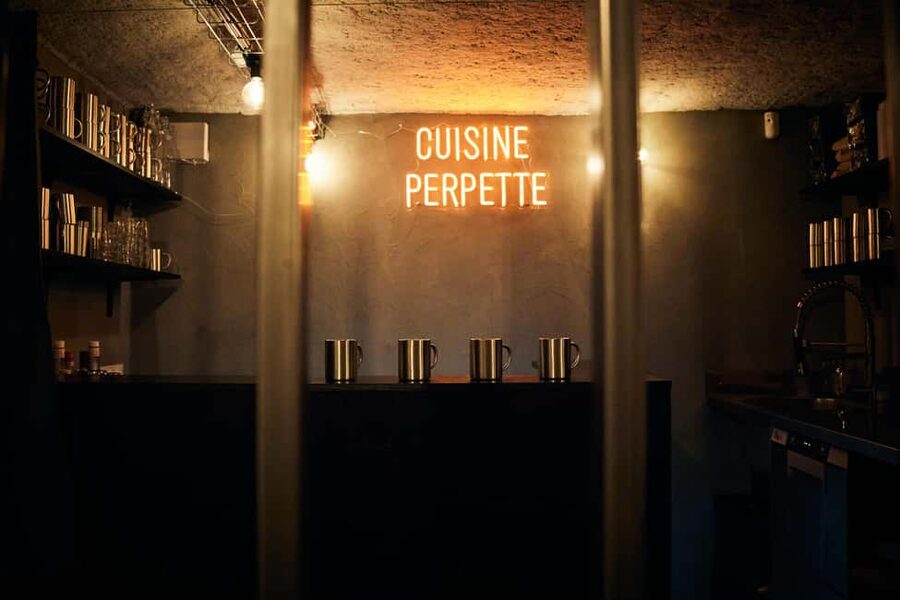 Paris : Perpette, l'expérience immersive - Meeting Ant, the rum-loving smuggler