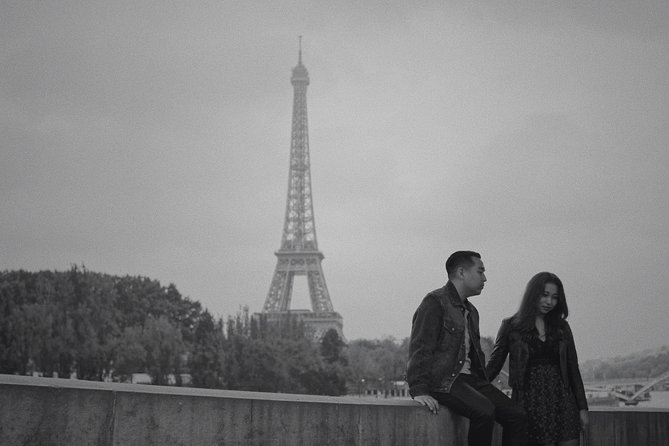 Paris Photo Shoot with Professional Photographer - Montmartre, Notre-Dame, cafés, and everyday Paris