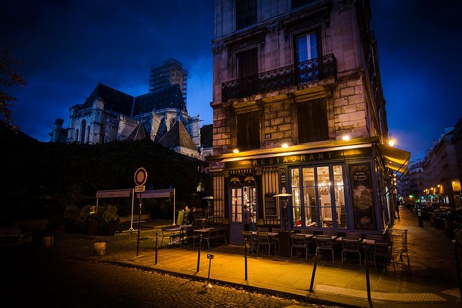 Paris Photography Masterclass - Private Photography Lesson - The Louvre courtyards and pyramid