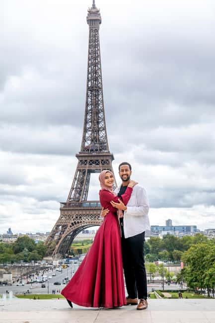 Paris: Photoshoot Around Eiffel Tower with 55 Edited Photos - Posing guidance for camera-shy couples and families