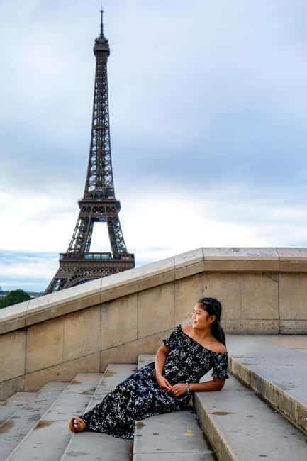 Paris: Photoshoot Around Eiffel Tower with 55 Edited Photos - Languages, access, and booking flexibility