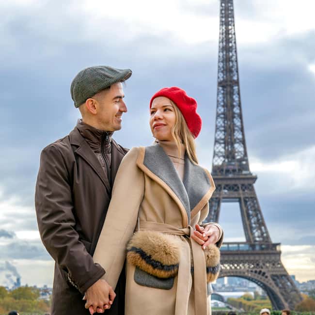 Paris: Photoshoot Around Eiffel Tower with 55 Edited Photos - Walking through several Eiffel Tower photo spots