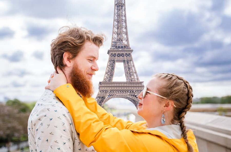 Paris: Premium Photoshoot with Iconic Eiffel Tower Views - Posing help makes the biggest difference