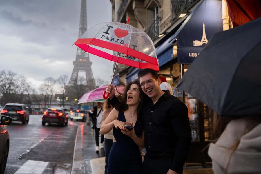 Paris: Premium Photoshoot with Iconic Eiffel Tower Views - Editing and delivery within 48 hours