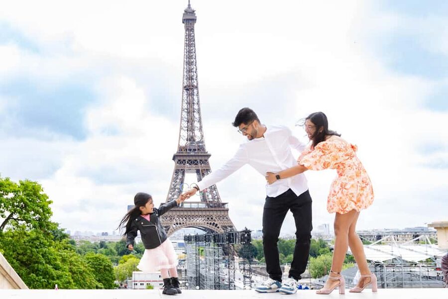 Paris: Premium Photoshoot with Iconic Eiffel Tower Views - Booking details that affect your decision