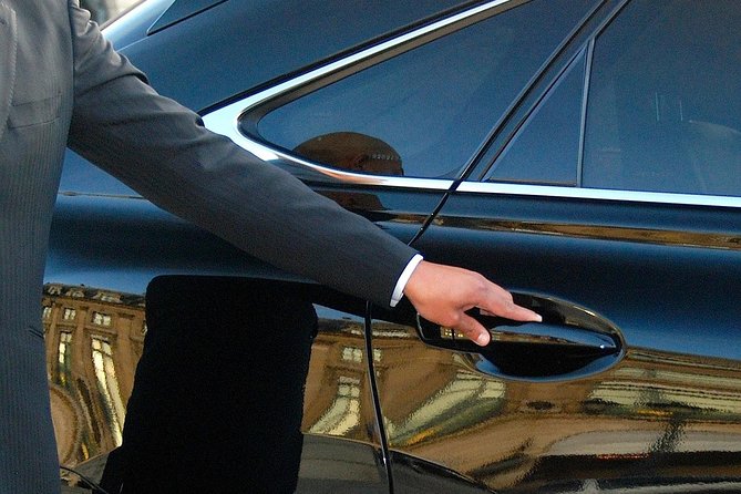 Paris Private Arrival Transfer from Charles de Gaulle (CDG) or Orly (ORY) - Finding your driver after customs
