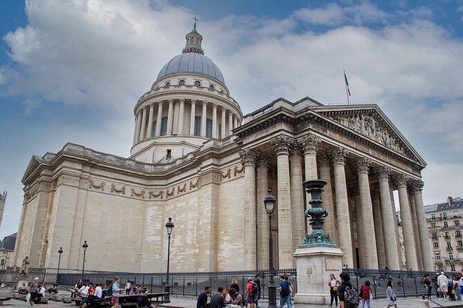 Paris Private Custom Tour: Half-Day Experience with a Local Guide - Shakespeare and Company beside the Seine
